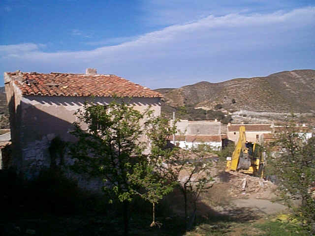 goingl.jpg (122845 bytes)
